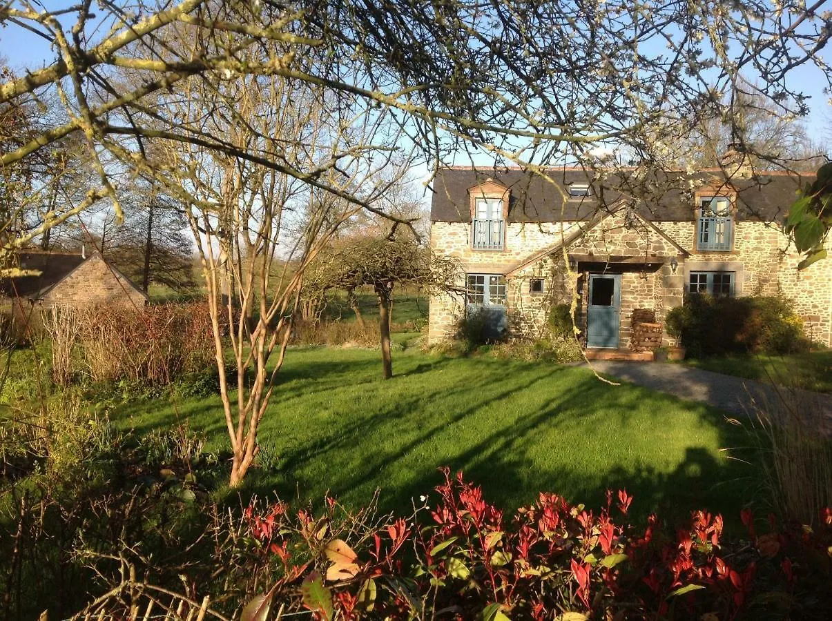 Au Pont Ricoul Bed & Breakfast Saint-Pierre-de-Plesguen